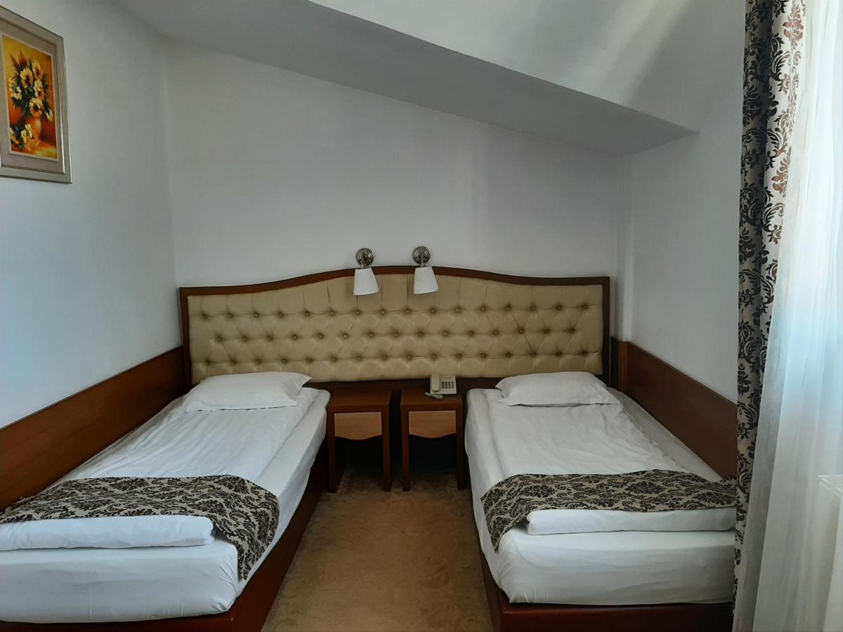 Hotel Condor Oravita Exteriör bild
